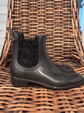 Lemon Jelly Gray Glitter-Panel Chelsea Rain Booties in size 10 US/ 41